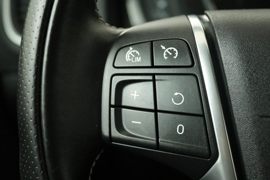 Volvo V60 2.0 T4 Business Sport (PANORAMADAK, STOELVERWARMING, CAMERA, LEER, PARKEERSENSOREN, NL-AUTO, GOED ONDERHOUDEN)