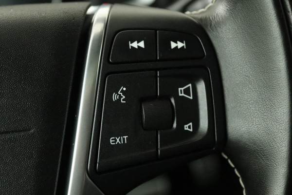 Volvo V60 2.0 T4 Business Sport (PANORAMADAK, STOELVERWARMING, CAMERA, LEER, PARKEERSENSOREN, NL-AUTO, GOED ONDERHOUDEN)
