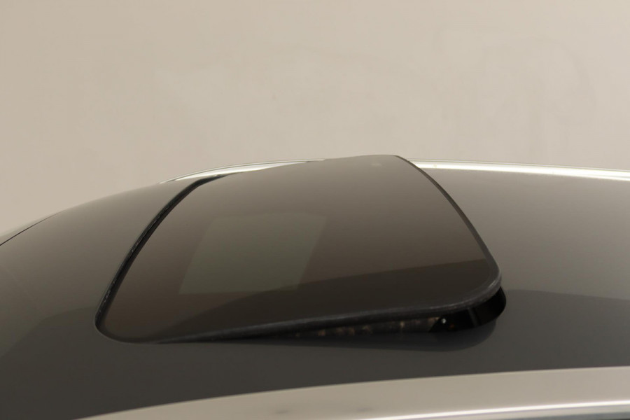 Volvo V60 2.0 T4 Business Sport (PANORAMADAK, STOELVERWARMING, CAMERA, LEER, PARKEERSENSOREN, NL-AUTO, GOED ONDERHOUDEN)
