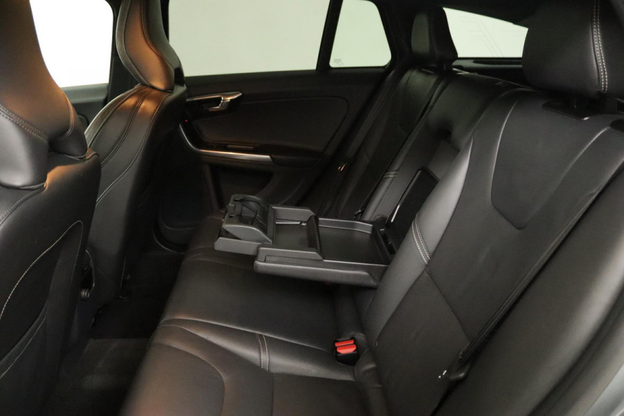 Volvo V60 2.0 T4 Business Sport (PANORAMADAK, STOELVERWARMING, CAMERA, LEER, PARKEERSENSOREN, NL-AUTO, GOED ONDERHOUDEN)