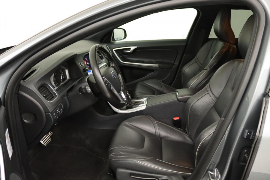 Volvo V60 2.0 T4 Business Sport (PANORAMADAK, STOELVERWARMING, CAMERA, LEER, PARKEERSENSOREN, NL-AUTO, GOED ONDERHOUDEN)