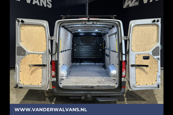 Volkswagen Crafter 2.0 TDI 141pk L3H2 L2H1 Euro6 Airco | 3000kg Trekhaak | Camera | Navigatie | Apple Carplay Android Auto, Cruisecontrol, Parkeersensoren, Dakdragers, Bijrijdersbank