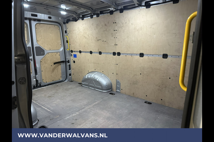 Volkswagen Crafter 2.0 TDI 141pk L3H2 L2H1 Euro6 Airco | 3000kg Trekhaak | Camera | Navigatie | Apple Carplay Android Auto, Cruisecontrol, Parkeersensoren, Dakdragers, Bijrijdersbank