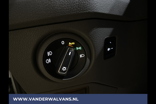 Volkswagen Crafter 2.0 TDI 141pk L3H2 L2H1 Euro6 Airco | 3000kg Trekhaak | Camera | Navigatie | Apple Carplay Android Auto, Cruisecontrol, Parkeersensoren, Dakdragers, Bijrijdersbank