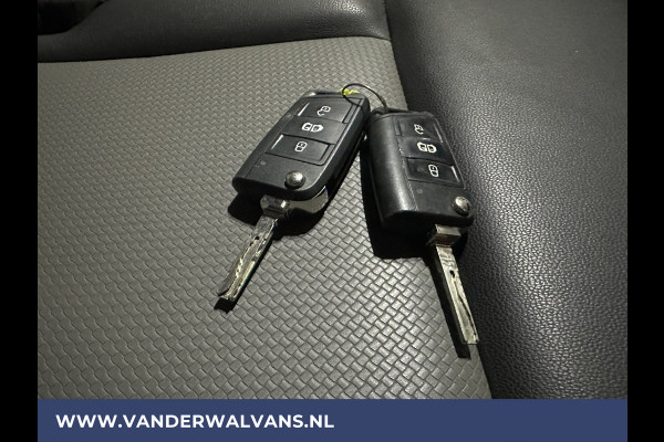 Volkswagen Crafter 2.0 TDI 141pk L3H2 L2H1 Euro6 Airco | 3000kg Trekhaak | Camera | Navigatie | Apple Carplay Android Auto, Cruisecontrol, Parkeersensoren, Dakdragers, Bijrijdersbank