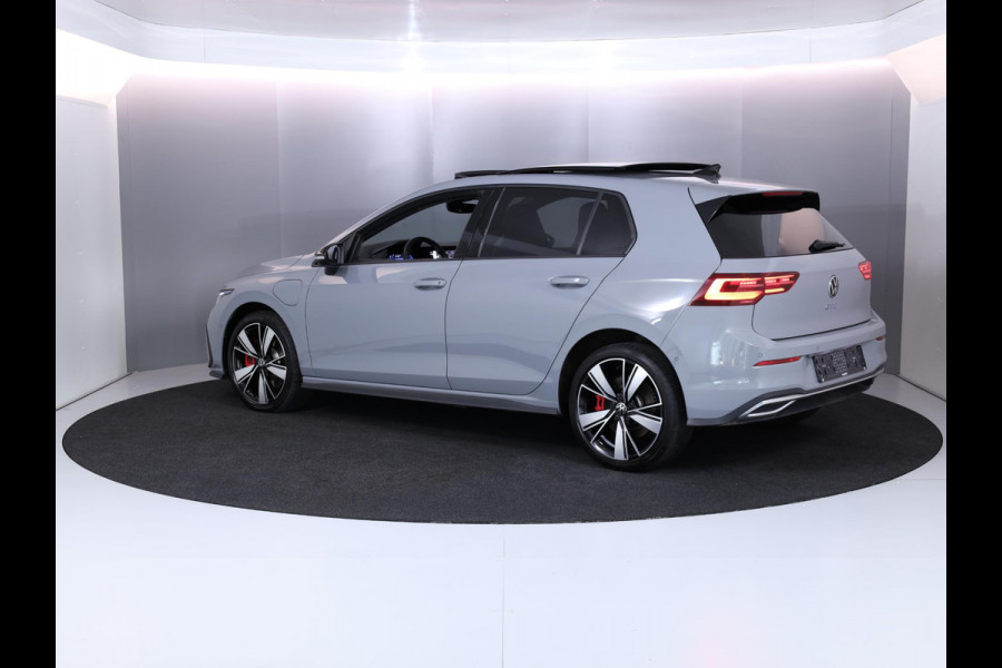 Volkswagen Golf 1.4 eHybrid GTE 245PK PHEV | Panorama dak | 18 "Lm velgen | Matrix koplampen | Stoelverwarming |