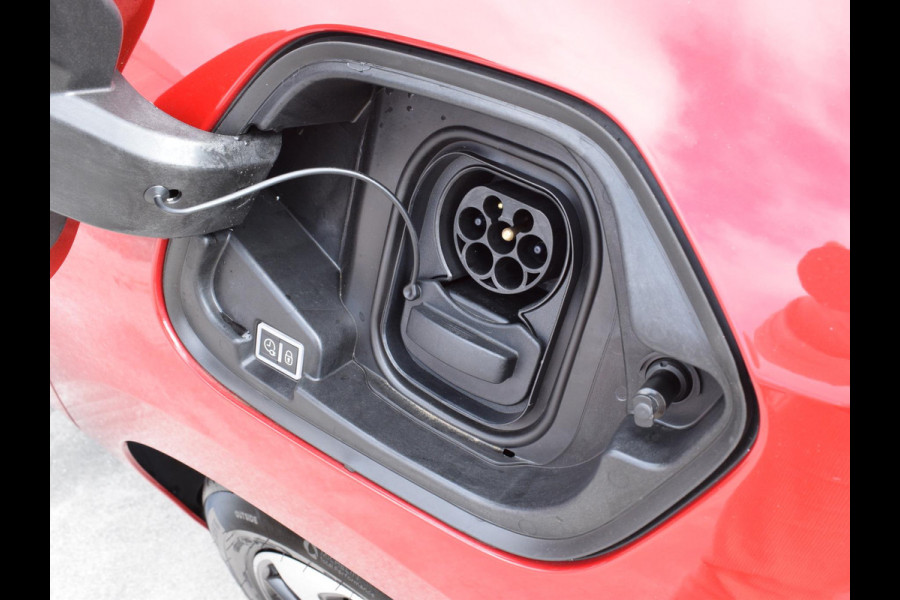 Opel CORSA-E Level 3 50 kWh NAVIGATIE "10 | CARPLAY | ACHTERUITRIJCAMERA MET SENSOREN | 1-FASE | WINTERPAKKET | 6.745km