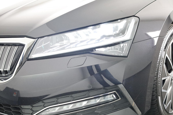 Škoda Superb Combi 1.4 TSI iV Laurin & Klement 218 pk Automaat (DSG) | Navigatie | Panoramadak | Trekhaak (wegklapbaar) | Parkeersensoren | Achteruitrijcamera |  Stoelverwarming / ventilatie |