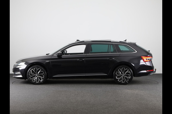 Škoda Superb Combi 1.4 TSI iV Laurin & Klement 218 pk Automaat (DSG) | Navigatie | Panoramadak | Trekhaak (wegklapbaar) | Parkeersensoren | Achteruitrijcamera |  Stoelverwarming / ventilatie |