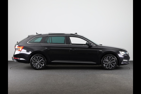 Škoda Superb Combi 1.4 TSI iV Laurin & Klement 218 pk Automaat (DSG) | Navigatie | Panoramadak | Trekhaak (wegklapbaar) | Parkeersensoren | Achteruitrijcamera |  Stoelverwarming / ventilatie |