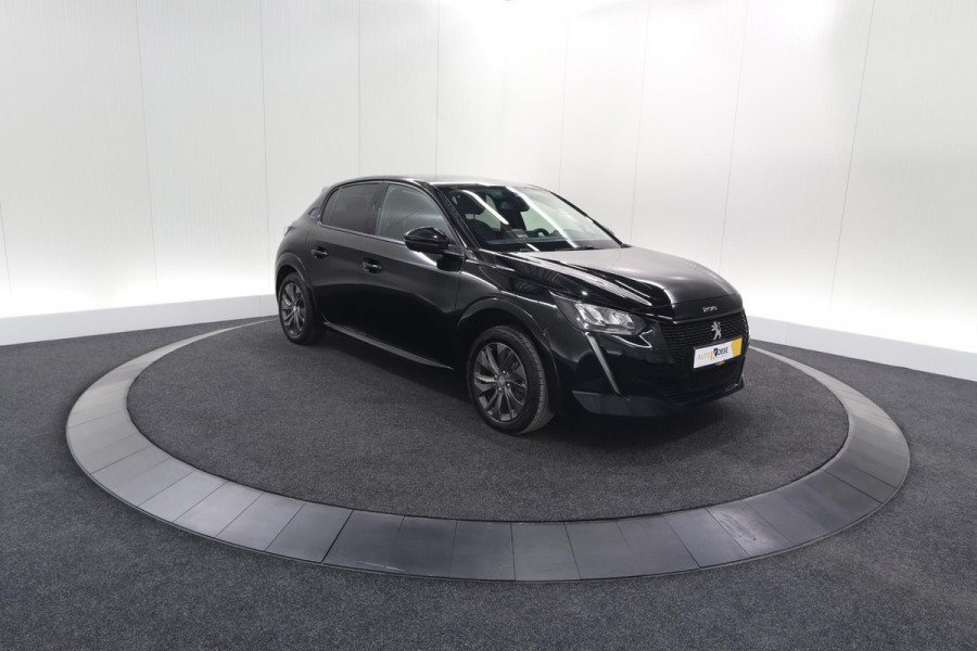 Peugeot e-208 EV Allure 50 kWh | 3 Fase | Camera | Stoelverwarming | Navigatie | Apple Carplay