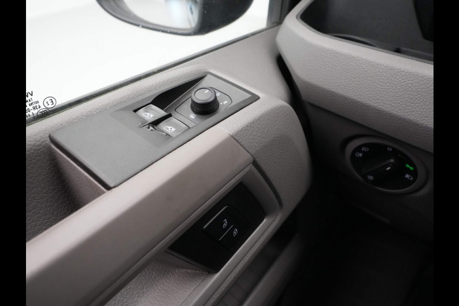 Volkswagen Crafter 30 2.0 TDI 140pk DSG L3H3 Highline Navi via App Camera Trekhaak Voorruitverwarming
