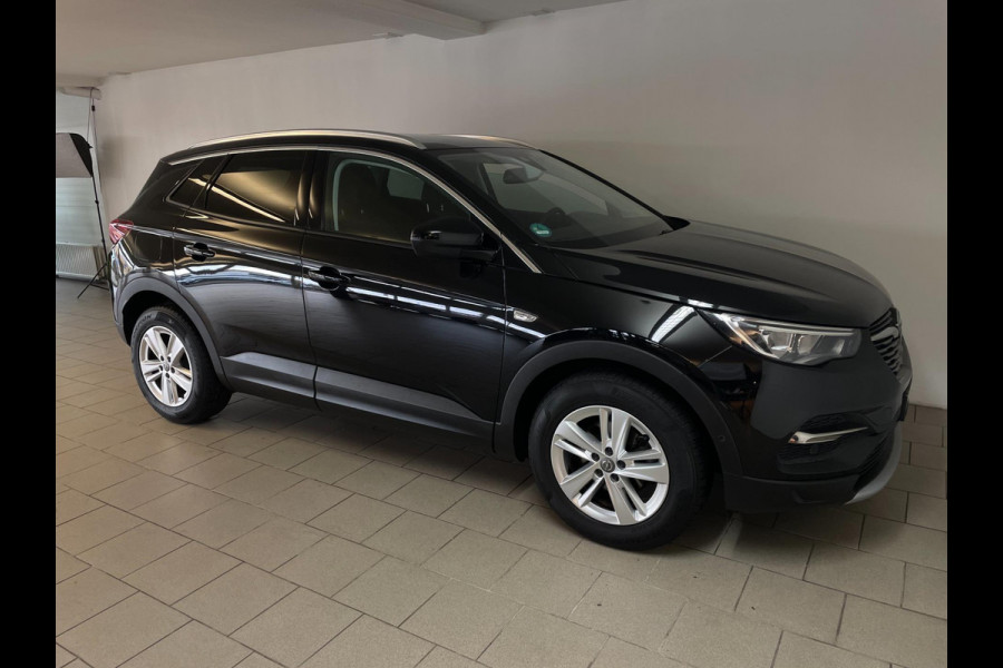 Opel Grandland X 1.2 Turbo Business Executive 130PK AIRCO CLIMA NAVI CRUISE STOELVERW STUURVERW APPLE CARPLAY CAMERA NIEUWSTAAT