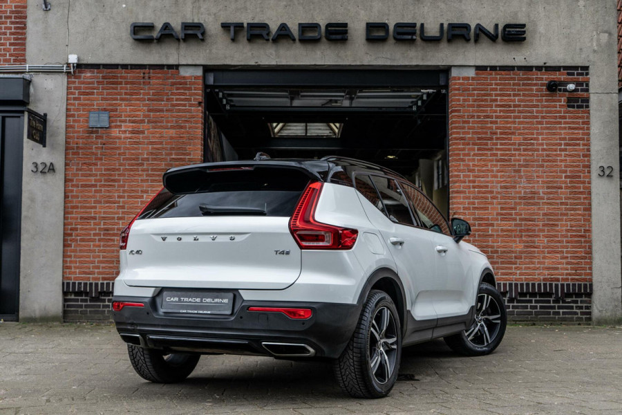 Volvo XC40 2.0 T4 R-Design Pano / Camera / Apple Car Play