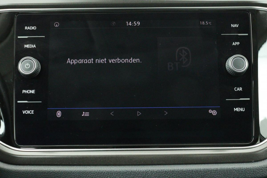 Volkswagen T-Roc 1.5 TSI Style | Stoelverwarming | Trekhaak | Carplay | Full LED | Camera | Adaptive cruise | Park Assist | Navigatie | Climate control