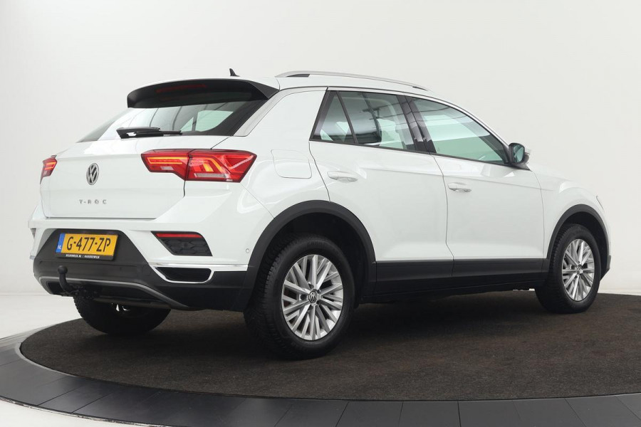 Volkswagen T-Roc 1.5 TSI Style | Stoelverwarming | Trekhaak | Carplay | Full LED | Camera | Adaptive cruise | Park Assist | Navigatie | Climate control