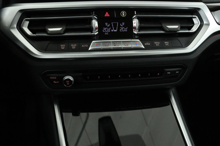 BMW 3-serie 320i Executive | Sport Line | Carplay | Full LED | Sportstoelen | Keyless | Navigatie | Half leder | PDC | Live Cockpit