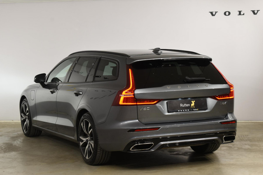 Volvo V60 T6 340PK Automaat Twin Engine AWD R-Design / Navigatie / Adaptieve Cruisecontrol / Dodehoekdetectie / Harman Kardon / Elektrische Bestuurderstoel / Trekhaak / LM Velgen /