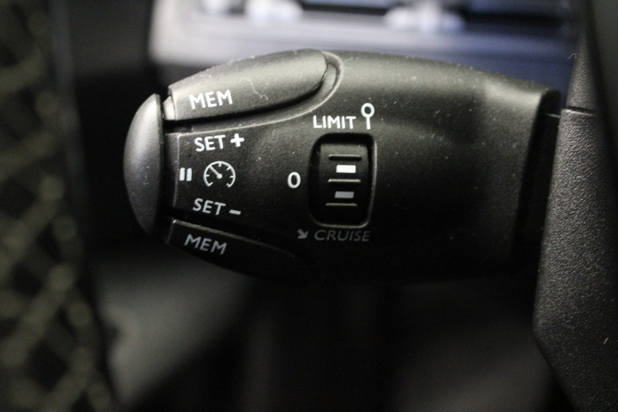 Peugeot 5008 1.2 PureTech Blue Lease Executive