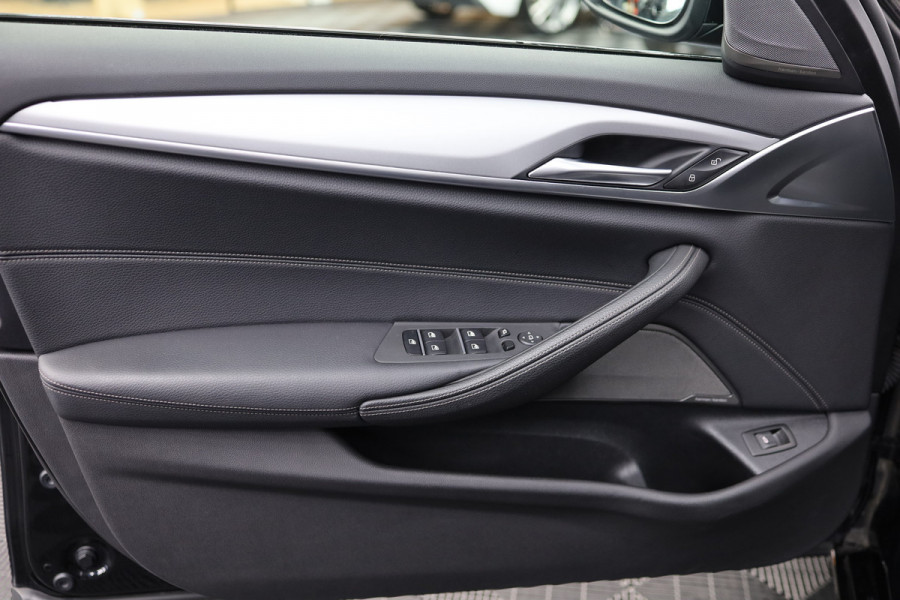 BMW 5 Serie Touring 530i High Executive | Leer |  Elektrisch bedienbare achterklep |