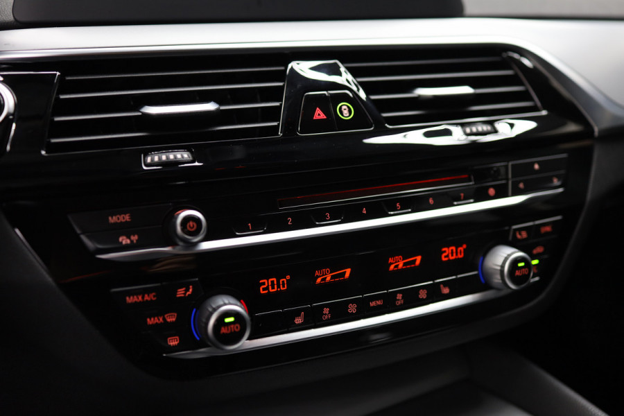 BMW 5 Serie Touring 530i High Executive | Leer |  Elektrisch bedienbare achterklep |