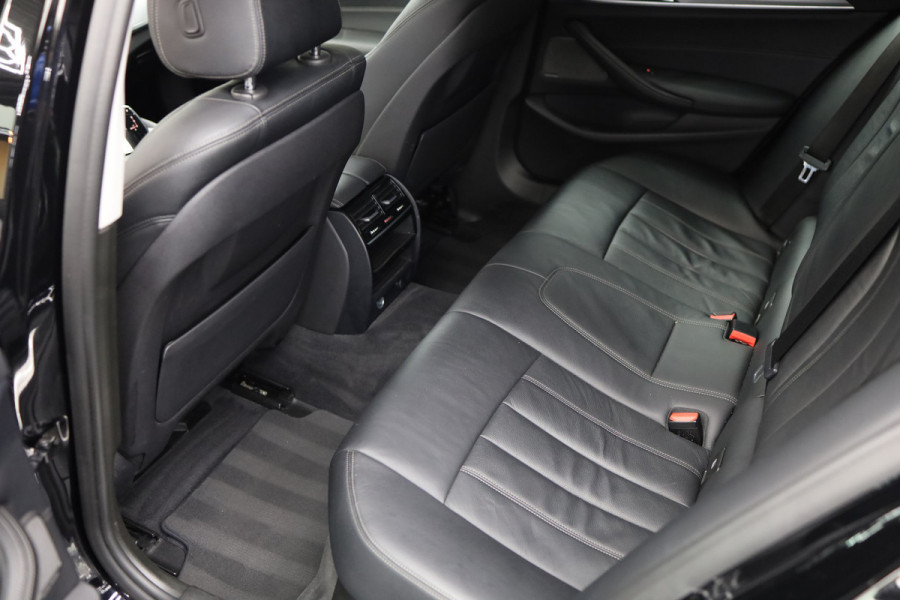BMW 5 Serie Touring 530i High Executive | Leer |  Elektrisch bedienbare achterklep |