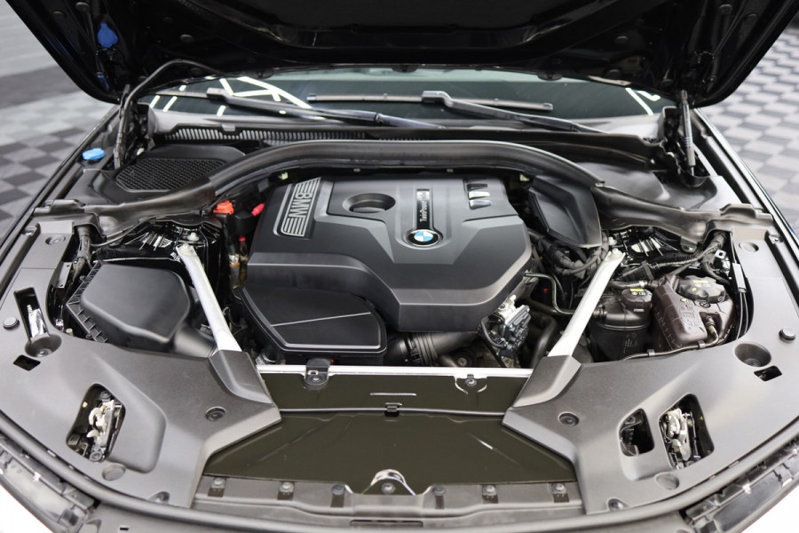 BMW 5 Serie Touring 530i High Executive | Leer |  Elektrisch bedienbare achterklep |