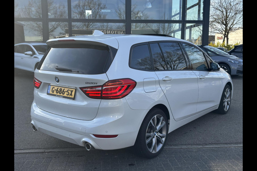 BMW 2 Serie Gran Tourer 220i High Executive Edition PANO| HEAD-UP| ELEK. ACHTERKLEP| RIJKLAARPIJS INCL. 12 MAANDEN BOVAG GARANTIE|