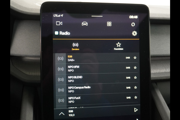 Polestar 2 AUT. 408 pk Long Range Dual Motor 78kWh Trekhaak Panoramadak Electr.Stoelen Verwarmd+Achterbank+Stuur Adaptive-Cruise Carplay An Verkeersbord detectie Regen-Lichtsensor Virtual-Cockpit Home-Link Uitparkeer+Bots waarschuwing Autonoom-Rem Lane Assist Keyless Connected services Draadloze telefoonlader 1.500kg Trekvermogen 660Nm! €61.000 nieuw!