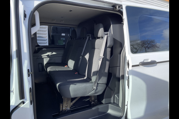 Ford Transit Custom 340 2.0 TDCI 130pk L2H1 Sport originele DC 5 persoons / rijlklaar € 42.950 ex btw / lease vanaf € 769 / 18 inch velgen 4 seizoenen banden / nieuwe bus BPM vrij !