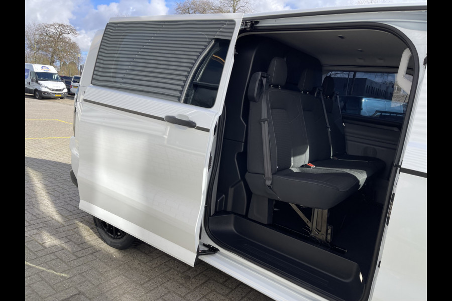 Ford Transit Custom 340 2.0 TDCI 130pk L2H1 Sport originele DC 5 persoons / rijlklaar € 42.950 ex btw / lease vanaf € 769 / 18 inch velgen 4 seizoenen banden / nieuwe bus BPM vrij !