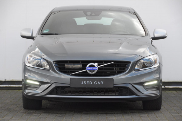 Volvo V60 T4 190PK Automaat Business Sport / Adaptieve cruise control / BLIS / Trekhaak / Leder met alcantara bekleding / Parkeersensoren met camera / Stoelverwarming / Standkachel