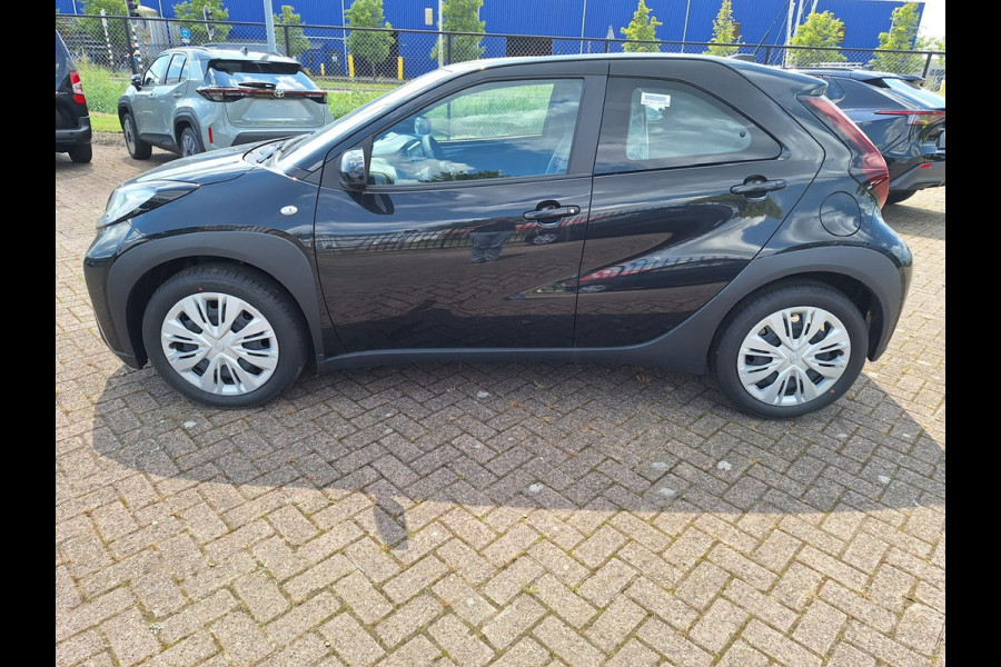 Toyota Aygo X 1.0 VVT-i MT play Ook beschikbaar in Zwart Metallic (Night Sky Metallic)