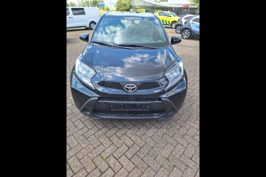 Toyota Aygo X 1.0 VVT-i MT play Ook beschikbaar in Zwart Metallic (Night Sky Metallic)