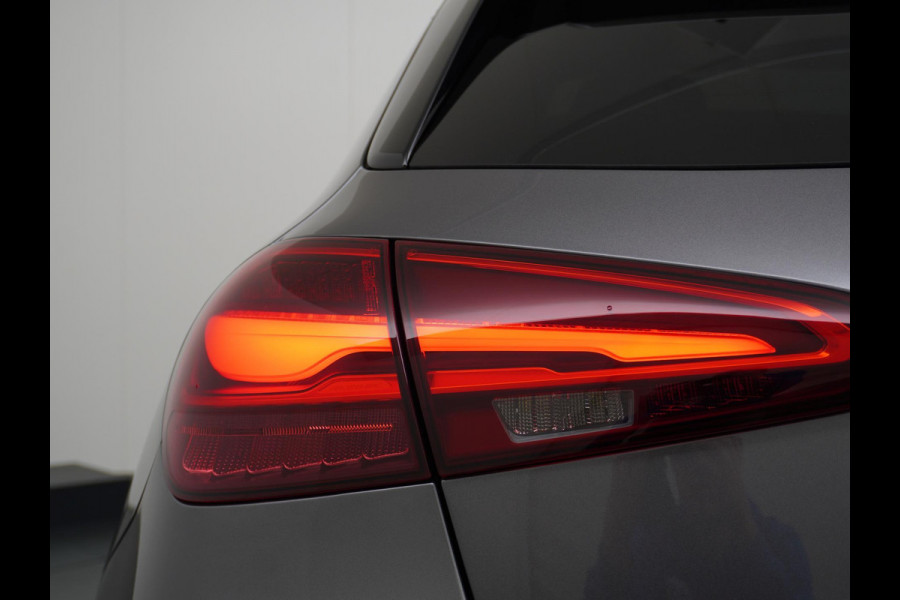 Mercedes-Benz A-Klasse 200 AMG Line RIJKLAARPRIJS INCL. 12 MND. BOVAGGARANTIE | PANO | CAMERA | AMBILIGHT