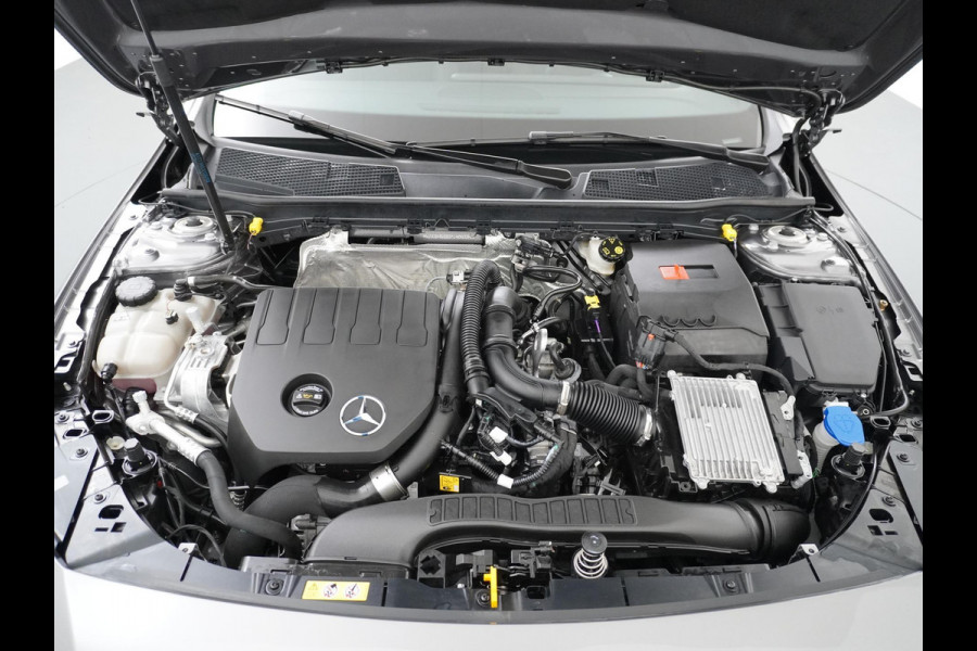Mercedes-Benz A-Klasse 200 AMG Line RIJKLAARPRIJS INCL. 12 MND. BOVAGGARANTIE | PANO | CAMERA | AMBILIGHT