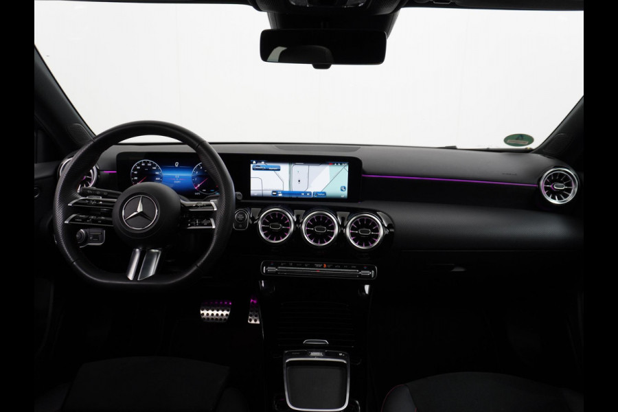 Mercedes-Benz A-Klasse 200 AMG Line RIJKLAARPRIJS INCL. 12 MND. BOVAGGARANTIE | PANO | CAMERA | AMBILIGHT