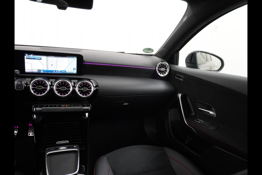 Mercedes-Benz A-Klasse 200 AMG Line RIJKLAARPRIJS INCL. 12 MND. BOVAGGARANTIE | PANO | CAMERA | AMBILIGHT