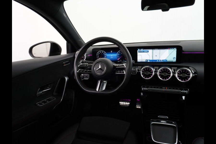 Mercedes-Benz A-Klasse 200 AMG Line RIJKLAARPRIJS INCL. 12 MND. BOVAGGARANTIE | PANO | CAMERA | AMBILIGHT