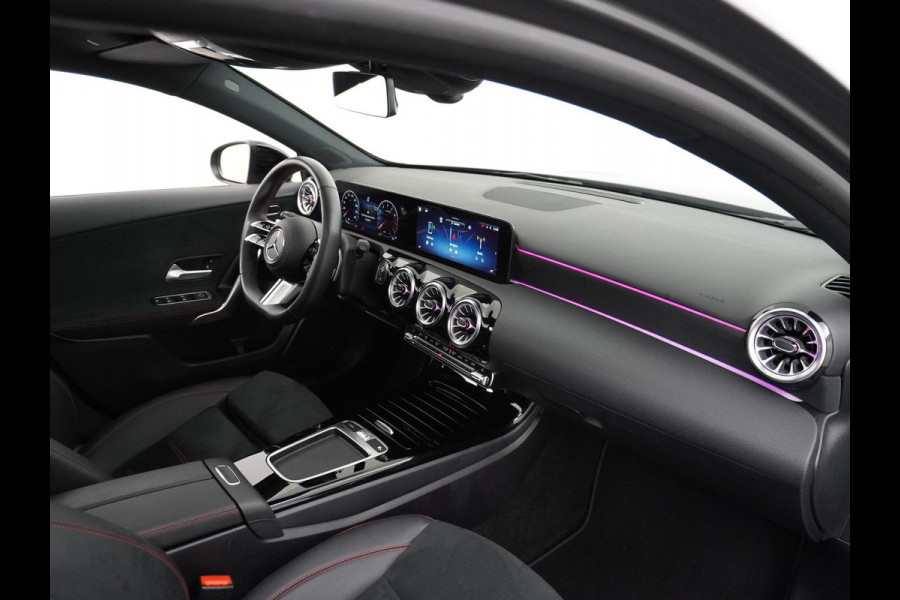 Mercedes-Benz A-Klasse 200 AMG Line RIJKLAARPRIJS INCL. 12 MND. BOVAGGARANTIE | PANO | CAMERA | AMBILIGHT