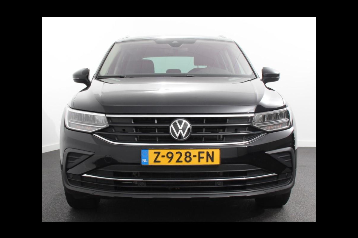 Volkswagen Tiguan 1.5 TSI 150pk DSG Move | Navigatie | Apple Carplay/Android Auto | Parkeersensoren | Camera | Adaptive Cruise Control | Elektrisch inklapbare trekhaak | Stuur- en stoelverwarming