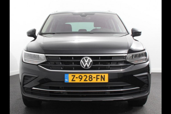 Volkswagen Tiguan 1.5 TSI 150pk DSG Move | Navigatie | Apple Carplay/Android Auto | Parkeersensoren | Camera | Adaptive Cruise Control | Elektrisch inklapbare trekhaak | Stuur- en stoelverwarming