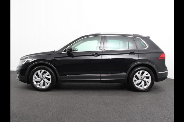 Volkswagen Tiguan 1.5 TSI 150pk DSG Move | Navigatie | Apple Carplay/Android Auto | Parkeersensoren | Camera | Adaptive Cruise Control | Elektrisch inklapbare trekhaak | Stuur- en stoelverwarming