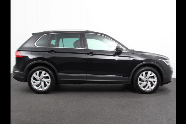 Volkswagen Tiguan 1.5 TSI 150pk DSG Move | Navigatie | Apple Carplay/Android Auto | Parkeersensoren | Camera | Adaptive Cruise Control | Elektrisch inklapbare trekhaak | Stuur- en stoelverwarming