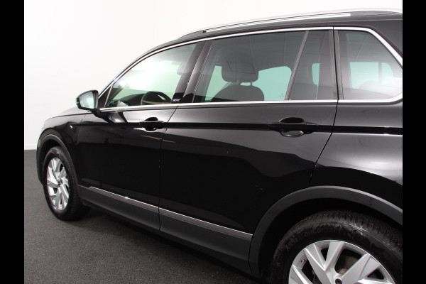 Volkswagen Tiguan 1.5 TSI 150pk DSG Move | Navigatie | Apple Carplay/Android Auto | Parkeersensoren | Camera | Adaptive Cruise Control | Elektrisch inklapbare trekhaak | Stuur- en stoelverwarming