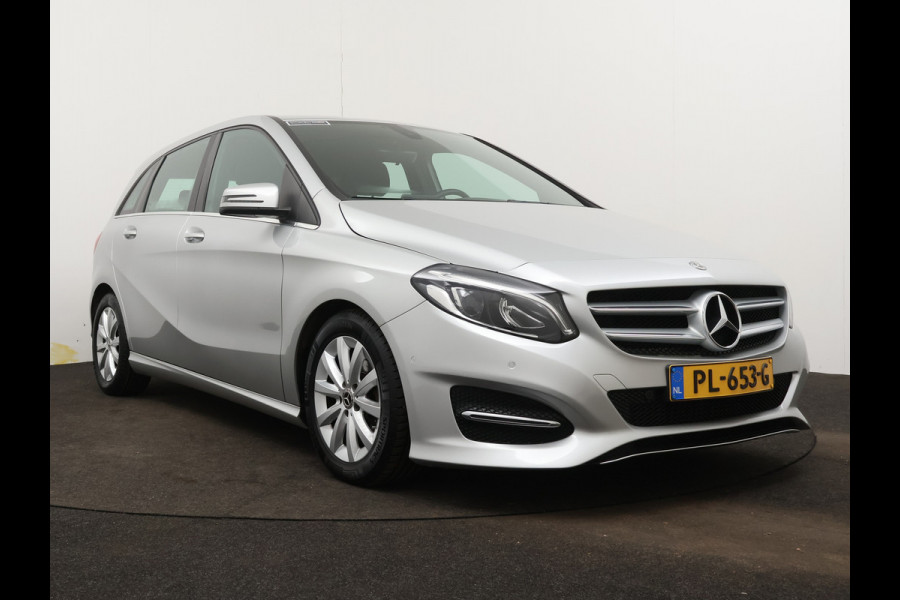 Mercedes-Benz B-Klasse 180 Ambition | Lichtmetalen velgen | Navigatie | Parking support met camera achter | Louwman Basispakket  met 1 jaar Bovag Garantie.