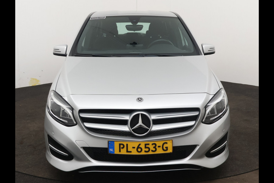 Mercedes-Benz B-Klasse 180 Ambition | Lichtmetalen velgen | Navigatie | Parking support met camera achter | Louwman Basispakket  met 1 jaar Bovag Garantie.