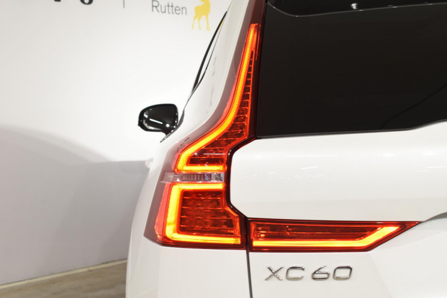 Volvo XC60 T6 350PK Automaat Plug-in hybrid AWD Plus Dark / Adaptive Cruise control / Stoelverwarming v+a / Stuurverwarming / Elektr. achterklep  / Panoramadak / Harman Kardon / 360 camera