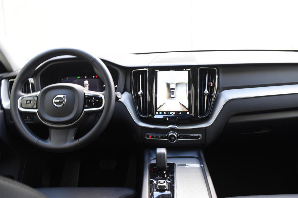 Volvo XC60 T6 350PK Automaat Plug-in hybrid AWD Plus Dark / Adaptive Cruise control / Stoelverwarming v+a / Stuurverwarming / Elektr. achterklep  / Panoramadak / Harman Kardon / 360 camera