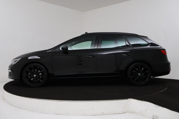 Seat León ST 1.5 TSI FR Ultimate Edition Black (PANORAMADAK, CAMERA, STOELVERWARMING, NAVIGATIE, PARKEERSENSOREN, NL-AUTO)